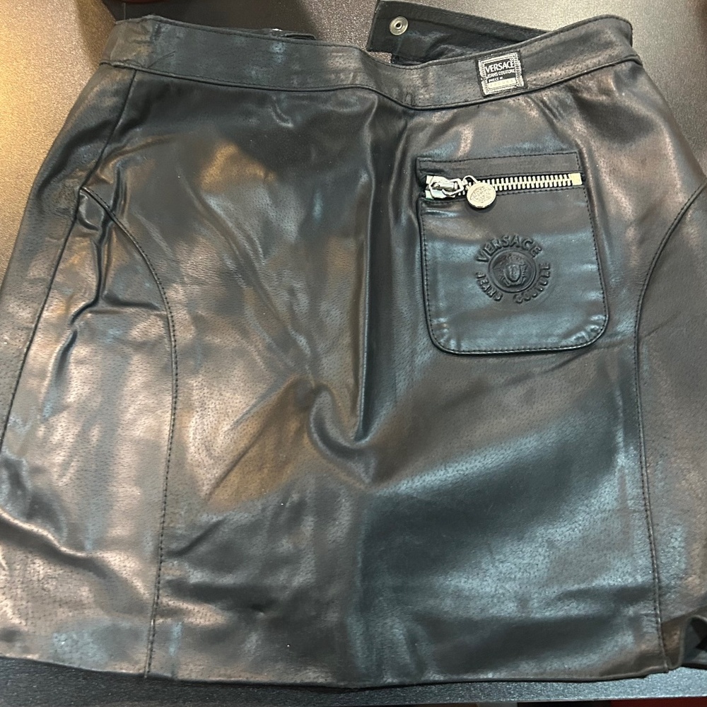 Short Black leather Versace skirt